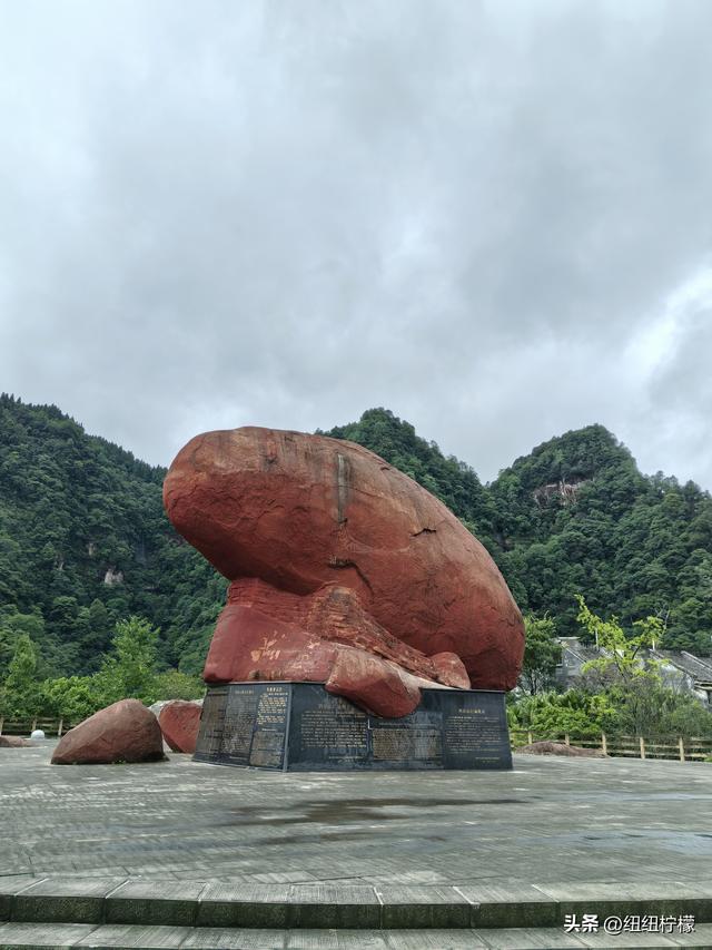 在江津四面山景区看了瀑布爬了梯，又坐了超级滑道听了潺潺流水声