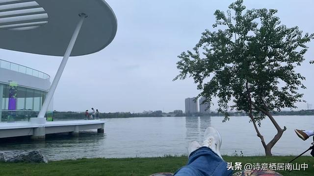 现在越来越流行一种休闲度假游，轻松惬意，拒绝东奔西走！