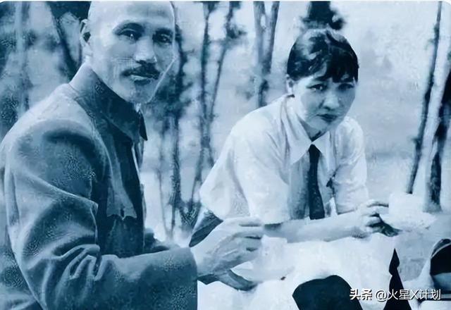 蒋介石唯一女儿有多美？先后嫁给他的“死敌”，晚年继承天价遗产