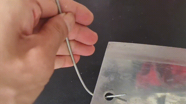 家里菜刀有圆孔的要留意	，我也是才知道，上面居然还有个隐藏功能