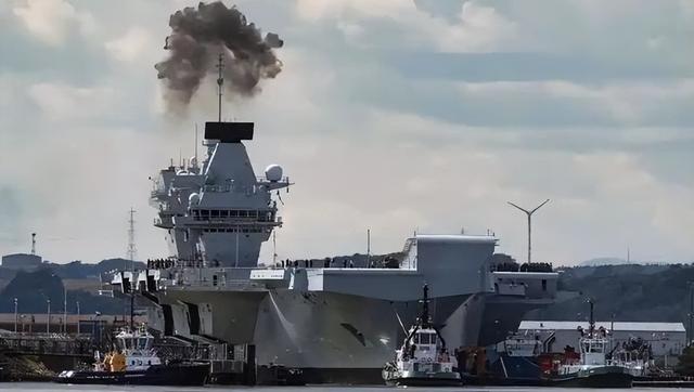 又让张召忠说中了？东拼西凑550亿建的2艘航母，如今彻底成为累赘