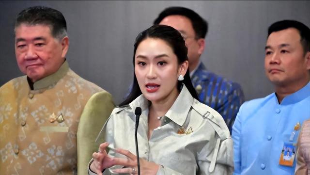 泰国大量水果腐烂，因为摊上的一句中文，中国游客：自己留着吧