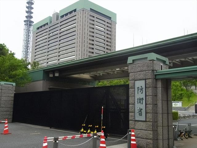 中日战机对峙吃大亏，高市早苗很不服气，美防长称日本将付出代价