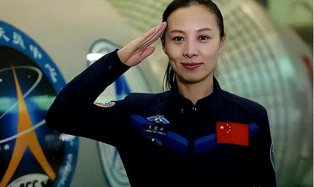 王亚平之女，母亲是航天员，父亲是飞行员，享受四项优待