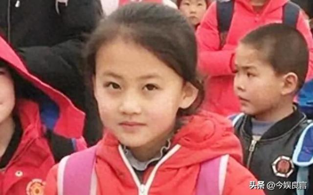 没钱还硬装？宁夏一笑成名拒绝百万签约的小女孩，现在成了这样