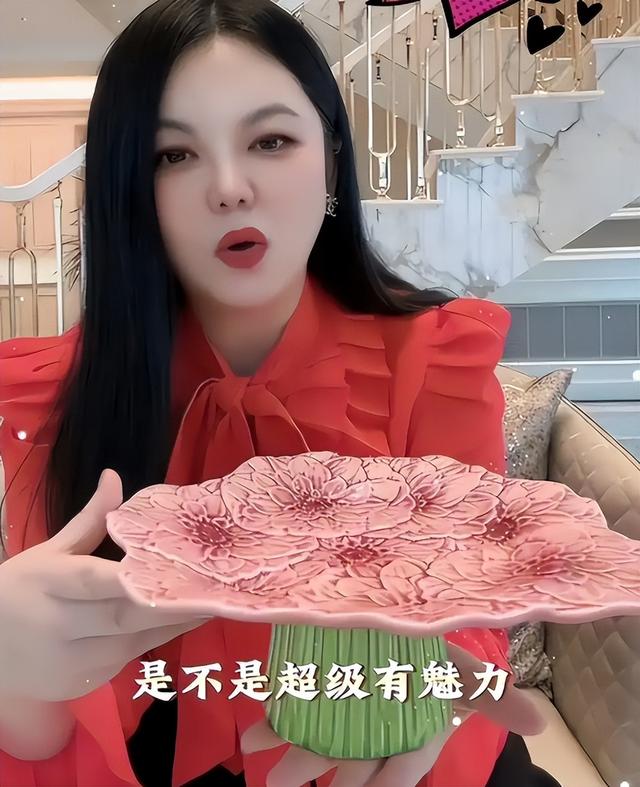 钱再多有啥用！50岁久居英国的李湘，终于为自己的行为付出了代价