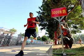 围观！军事体育运动会正在进行图片