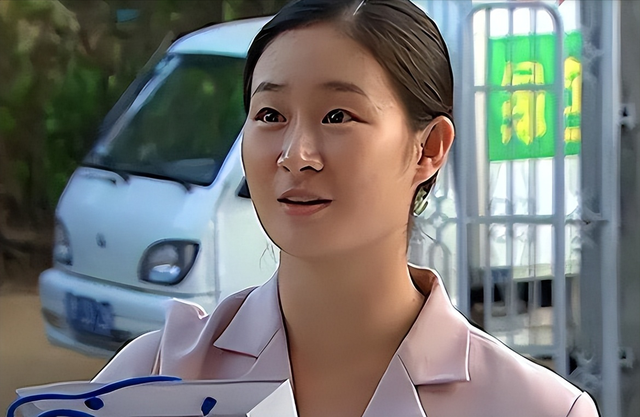 离开赵本山17年后，41岁的"王小蒙"王亚彬，如今的下场怪不了别人