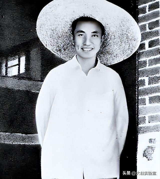 华国锋的夫人韩芝俊有多美？1961年的全家留影，30岁她端庄贤惠