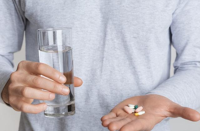 62岁大哥吃阿司匹林和利伐沙班，1年后复查，结果如何了