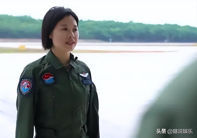 阅兵女机长身份曝光！私生活被扒牺牲太大，老公不简单，央视点名