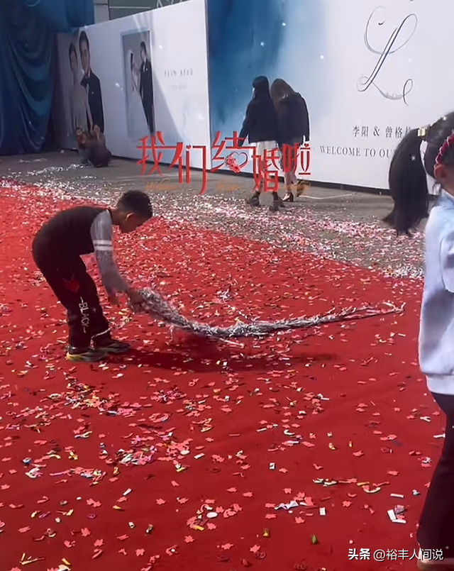北京富二代大婚，央视主持人主持	，朱时茂白雪现身，曝鲜花30万元