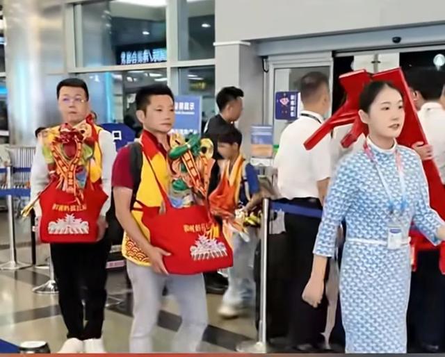 妈祖乘飞机飞往巴黎：两尊神像启程赴法开启中法文化交流新篇章
