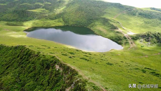 四川阿坝：九顶山风景如画