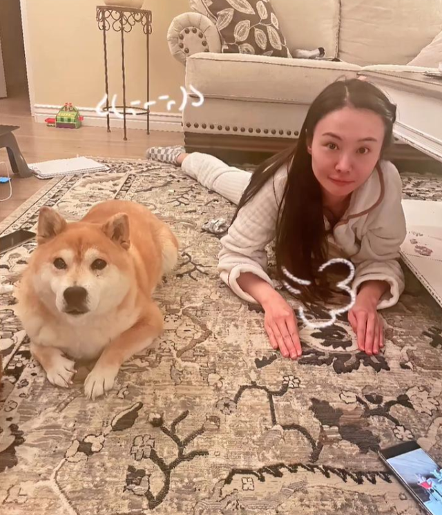 35岁郑爽近照曝光！形象管理失败	，彻底成了素人，在美日子舒坦了