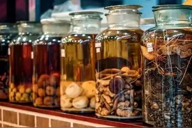 为何大多数人喜欢泡酒？“自泡酒”究竟能喝吗？3个事实需要了解图片
