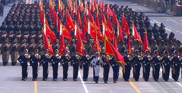 反华势力再现？多人公开诋毁阅兵，内容炸裂身份特殊，网友炸锅
