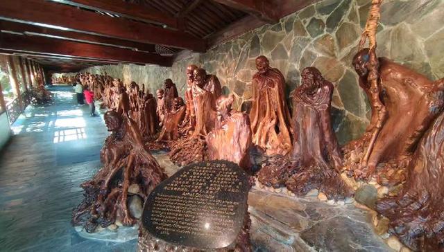 参观根宫佛国博物馆