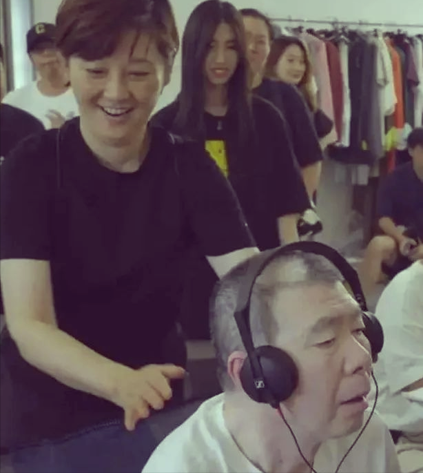 冯小刚被曝离婚？妻子徐帆不再隐忍，自曝婚姻真相，拿捏冯小刚