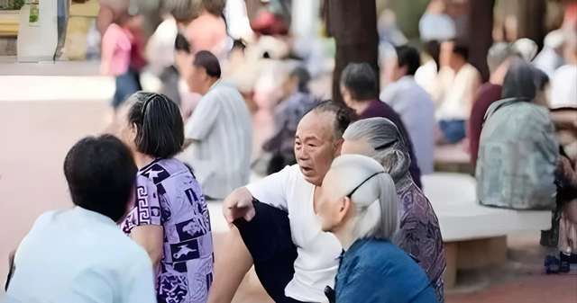 若不搬走这“三座大山”，中国人口总数，将在2056年被老美反超
