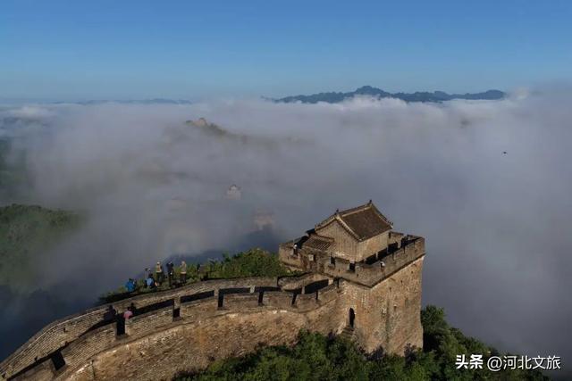 云海漫金山，一眼千年梦