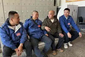 太原公交：退休不褪色 公交好传承图片