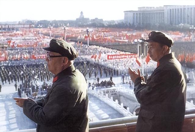 1980年11月，华国锋被批评，许世友仗义发言：华主席从不虚与委蛇