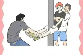 漫画：“女生被踢中裆部”VS“男生被踢中裆部”，谁会更严重？图片