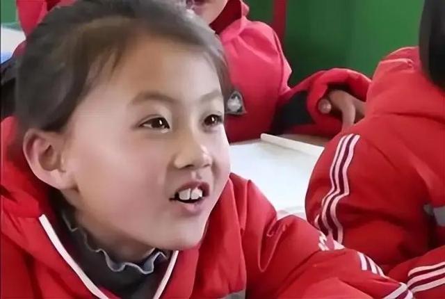 宁夏一笑成名拒绝百万签约的小女孩	，现在成了这样