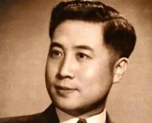中共特工潜伏敌营15年，官职大到自己都慌，中央领导：大胆往上爬