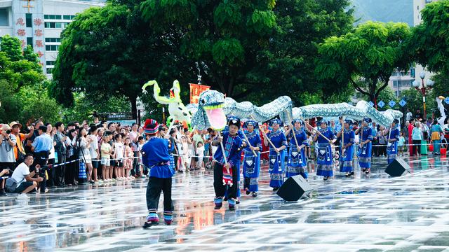 广东连山“七月香”：壮瑶汉各族儿女戏水祈福 水韵氧吧城清凉一夏