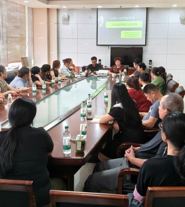 不懂AI也能上手：张顺华教陶瓷商户的零基础AI落地课