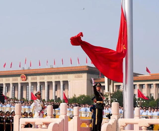 美国就算一动不动，中国20年也追不上？九三阅兵后，局势已被改写