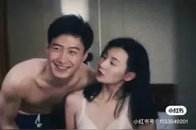 黎明与张曼玉《甜蜜蜜》未删版合照，羡煞旁人！图片
