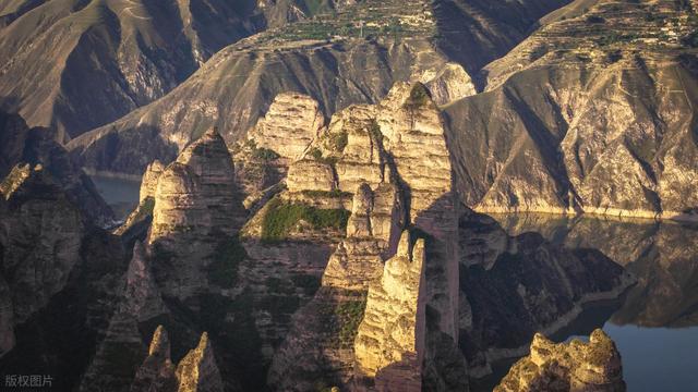 感觉甘肃的黄土高坡上的土其实挺厚的，但为啥只有黄土上不长树呢