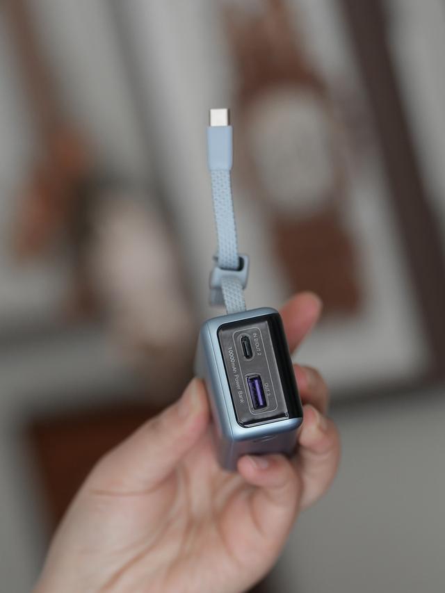 可上飞机！这才是我想要的便携充电宝，自带快充线55W快充