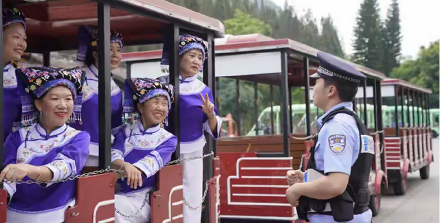 万峰林景区：“旅游警务”绘就平安“警”色