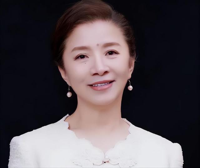 原来他是迟蓬丈夫，难怪66岁能出演《生万物》，有个好丈夫太重要