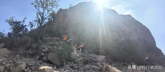 苏州大焦山不高的山峰却走出惊险之感，拍出了大片之作