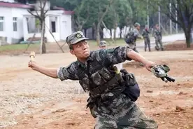 手榴弹要扔多远才算及格？解放军保持的最远记录，至今无人能破图片