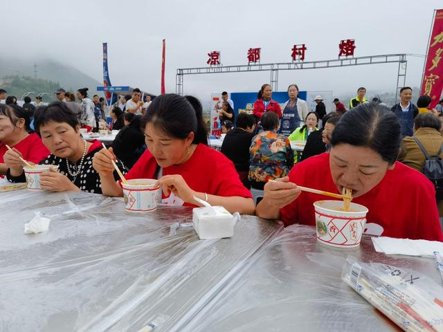 秋日凉都迎客至 帐篷美食引潮来 | 六盘水“加多宝·烙享凉都·帐篷季”首站活动盛大开启
