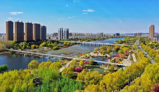 吉林有一座避暑县城，干净整洁空气好消费低，配套可媲美地级市