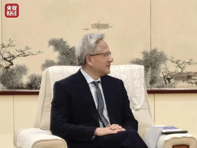 美国曾嘲笑全是库存芯片，没想到拆开后傻眼，华为麒麟芯代工成谜