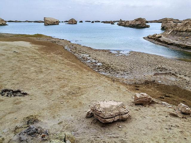 青海旅游-海西州-乌素特水上雅丹景区