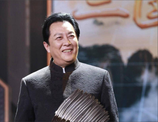 逼原配自杀、割老人韭菜，唐国强的“遮羞布”，被韩红狠狠撕下！