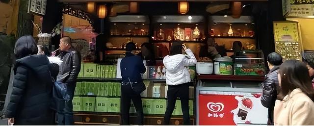 越扒越有！少林寺刚被调查，武当山也上了热搜，一个贪钱一个明抢