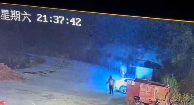 男子徒步齐云山失联第14日	，被当地猎户在悬崖处发现，家属：没有生命体征，正送医