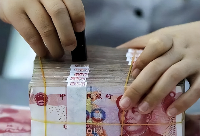 中央重磅文件！国家踩刹车，未来10年财政格局要变天，什么信号？