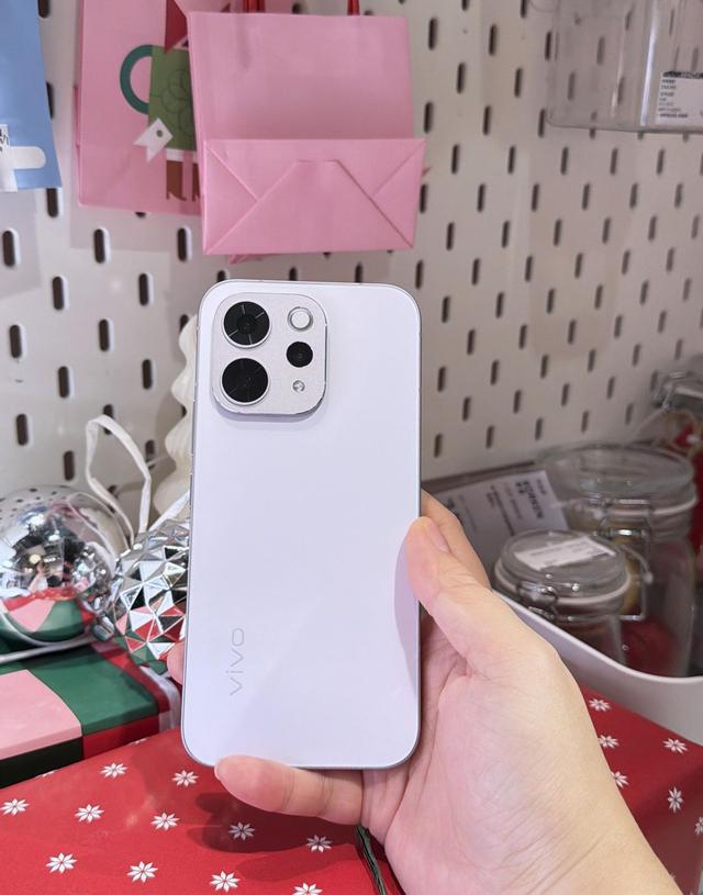 直屏手机竞争白热化	，这款新机让我彻底告别配件焦虑