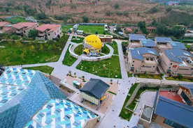 甘肃兰州有一座栖云小镇，玩乐吃住全都有，是休闲度假的好去处图片